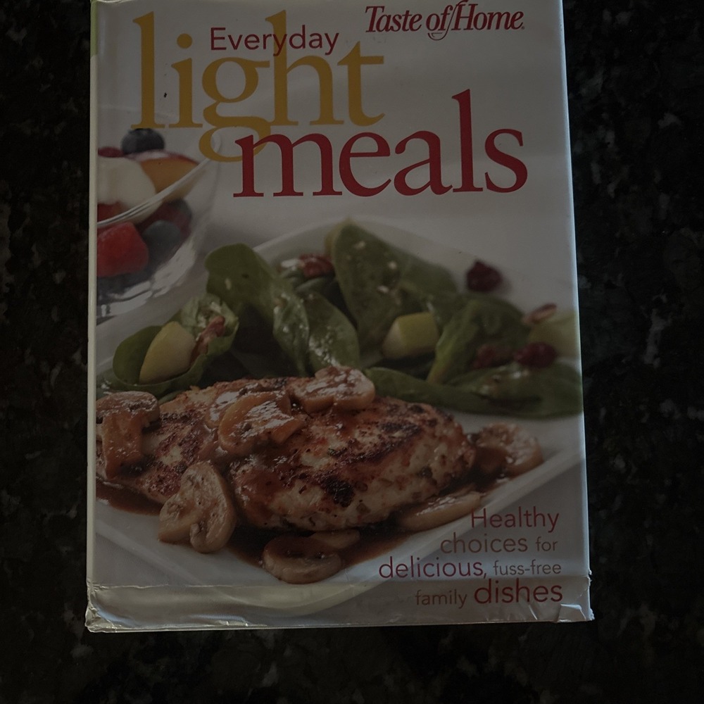 Vintage 2006 Taste Of Home Everyday Light Meals Hardcover Cookbook 9780898215182